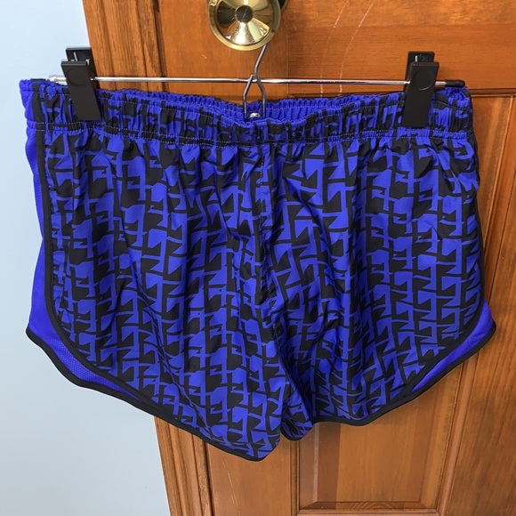 NEW WITH TAGS womens Nike running shorts - Picture 2 of 4